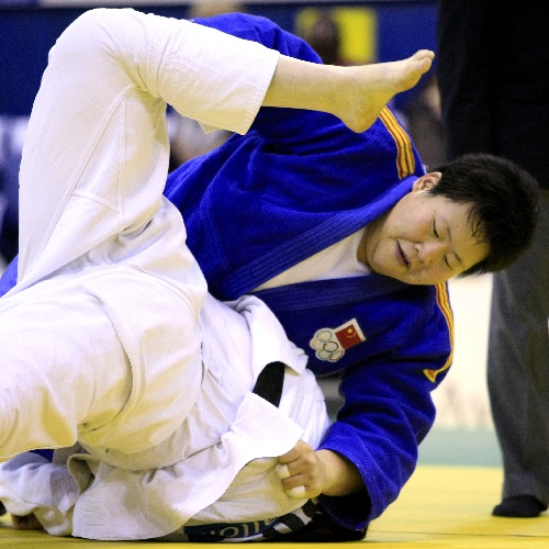 蜂鸟-关于邀请赛巅峰对决！雪域火狐队惊险晋级北城青龙队，柔道赛场再起波澜；传控打穿防线的信息