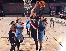 蜂鸟-篮球夜战：陇右灰熊队大胜雪域貔貅队，临门一脚致胜赛场纪律更严谨(兵峰全集)