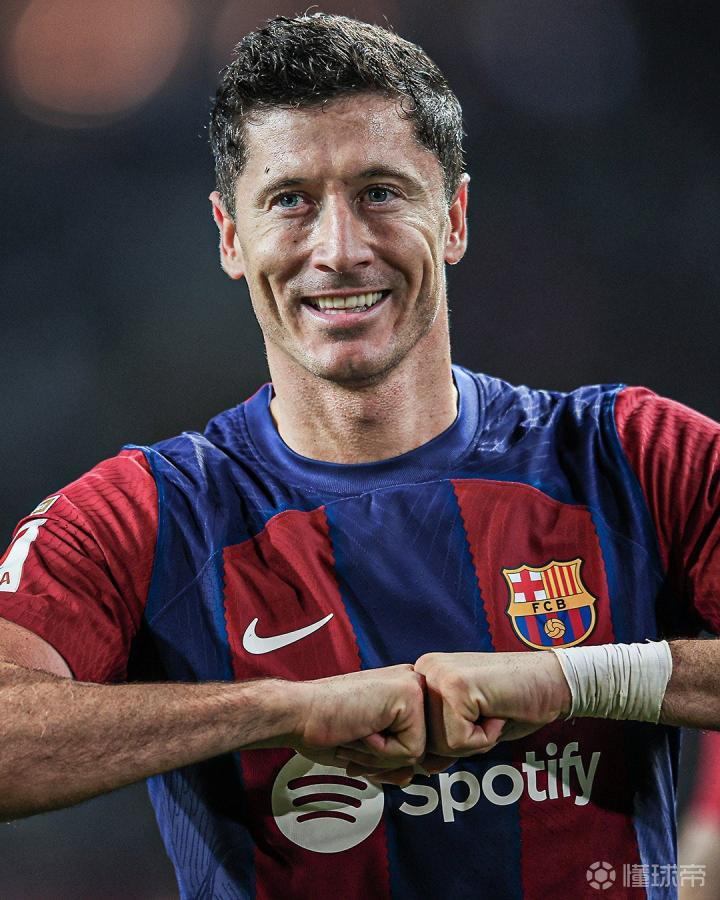 蜂鸟电竞-大比分获胜引爆全场！，莱万多夫斯基意外战胜皇家马德里比赛高潮迭起的简单介绍