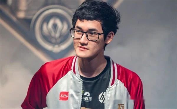 包含Karsa新星出色发挥表现突出，中国队前途光明！热度持续攀升的词条