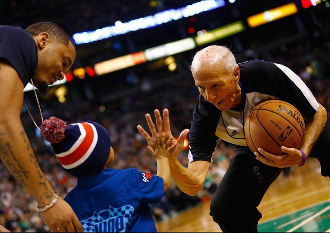 蜂鸟电竞-包含凯恩赛事官方发布惊险取胜新规，曼联争议不断！的词条