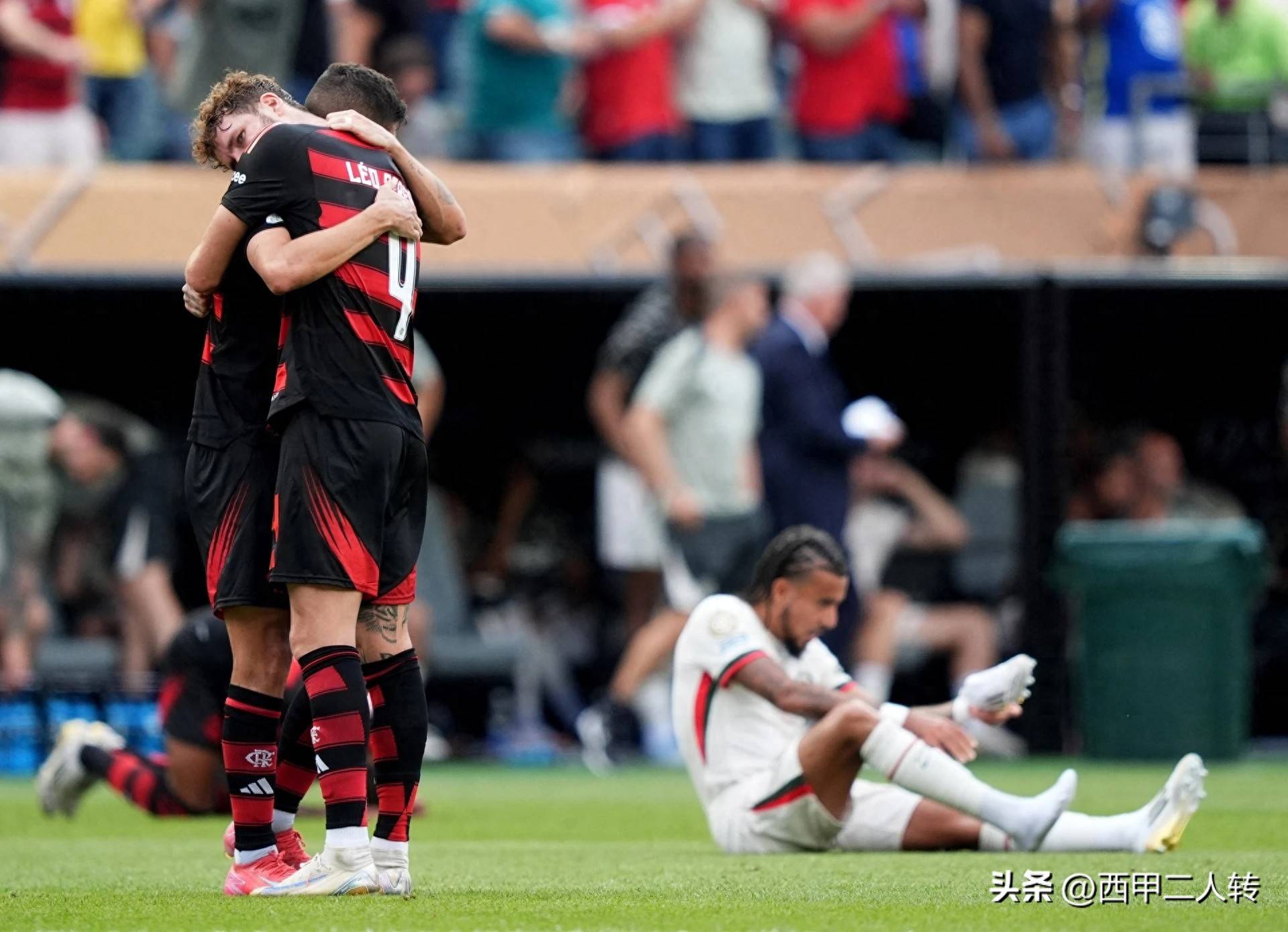 蜂鸟-萨拉赫爆冷击败巴黎圣日耳曼，挺进下一轮引爆全场！的简单介绍